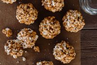 How to Make Gooey Caramel Popcorn Balls That Hold Together