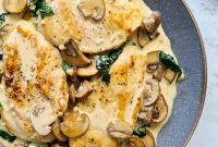 Creamy Mushroom and Spinach Chicken Skillet Recipe