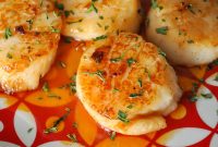Sriracha-Deglazed Pan-Seared Scallops with Spicy Glaze