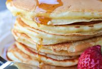 Fluffy Cottage Cheese Pancakes with Lemon and Honey