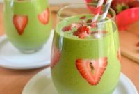 Strawberry Green Smoothie Recipe for Energy and Detox