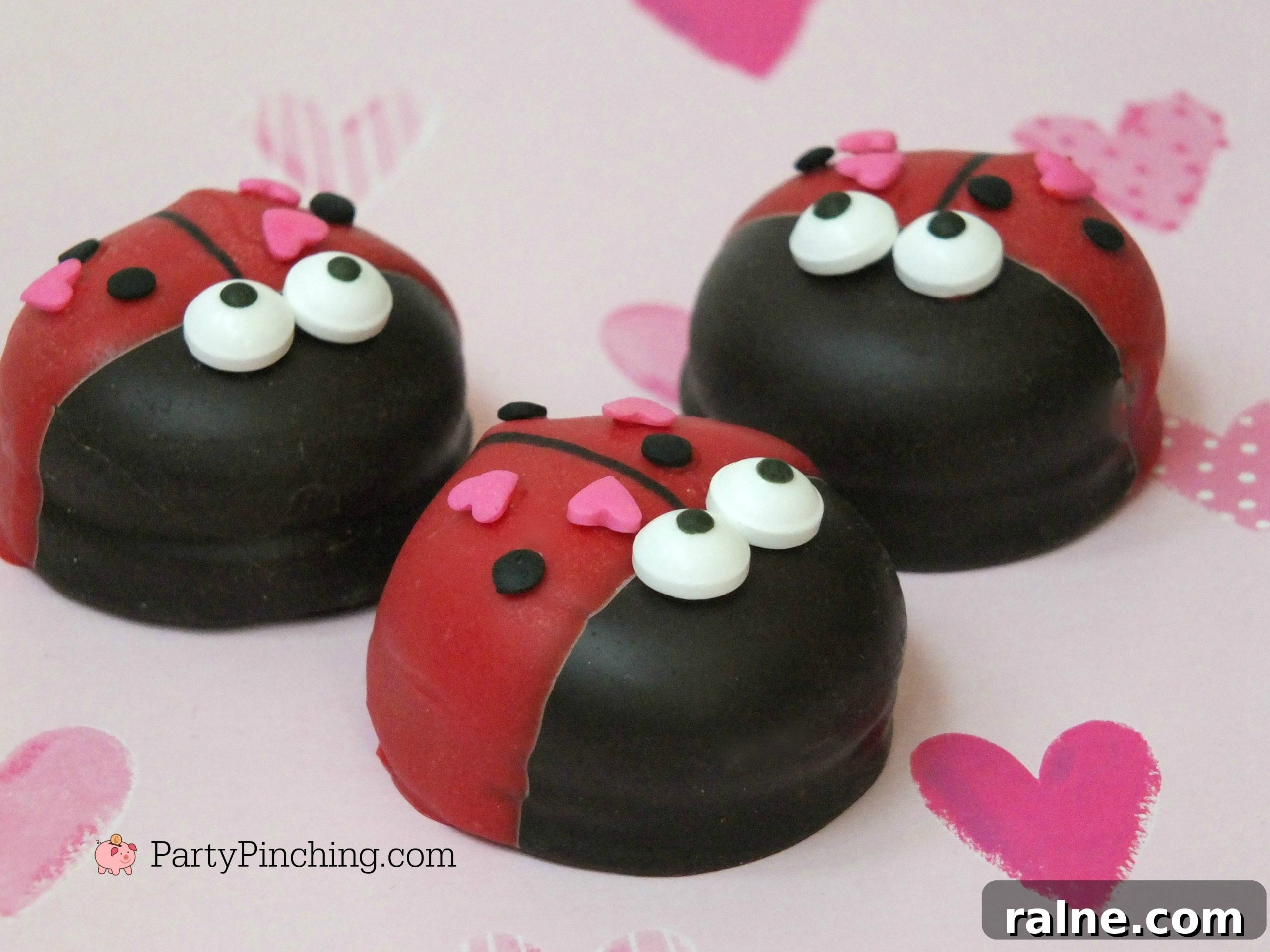 Growing Sweet Peas: Tips for Vibrant Blooms and Fragrant Vines 2 love bug marshmallow cookies, cute cookies for Valentine's Day, DIY Valentine's Day treat dessert, easy Valentine's Day dessert recipes, cute food, fun food for kids, easy Valentine's Day desserts, mallomars