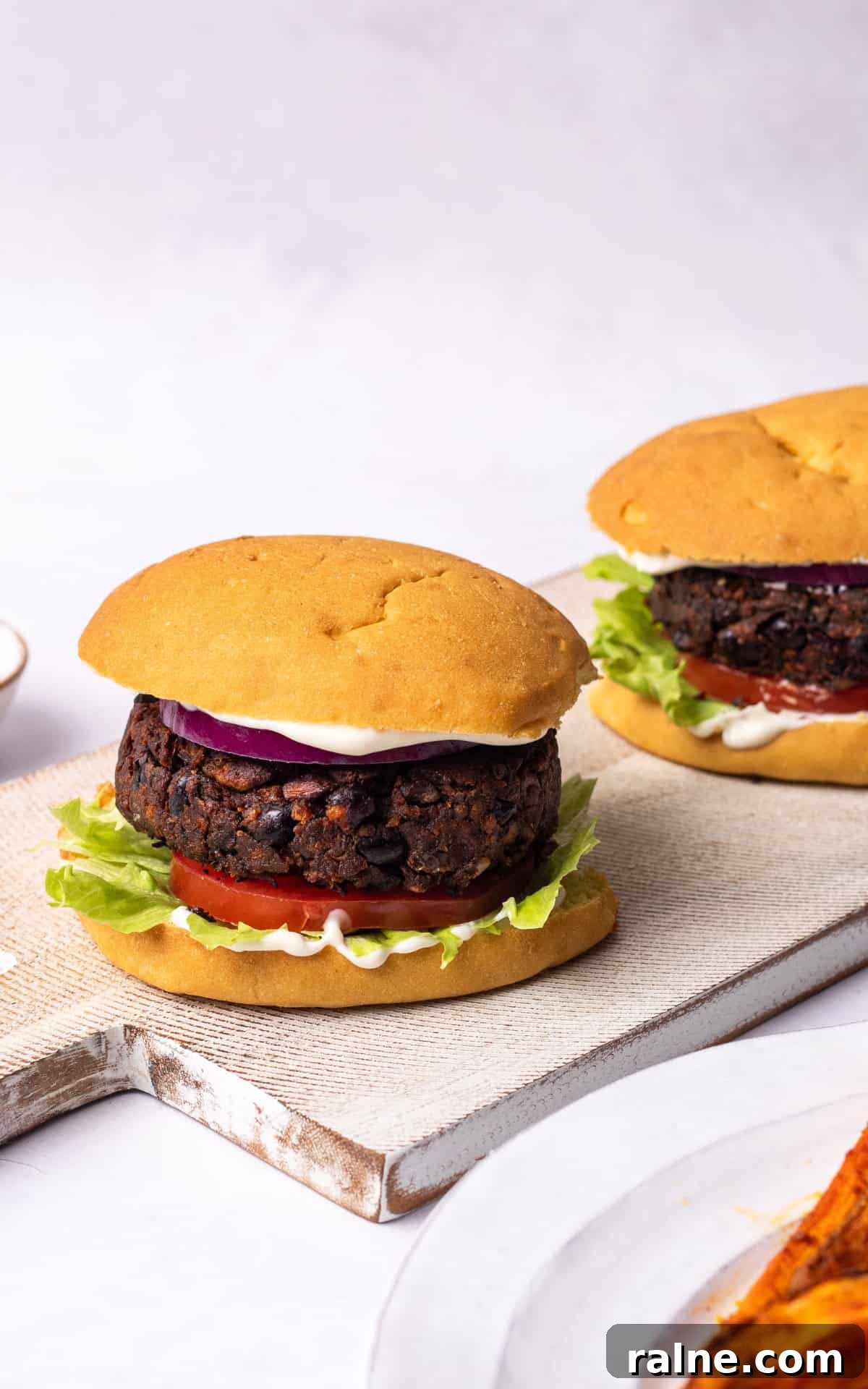 Juicy Mushroom Burger Recipe with Savory Grill-Style Flavor 10 vegan mushroom and black bean burgers in gluten free buns.