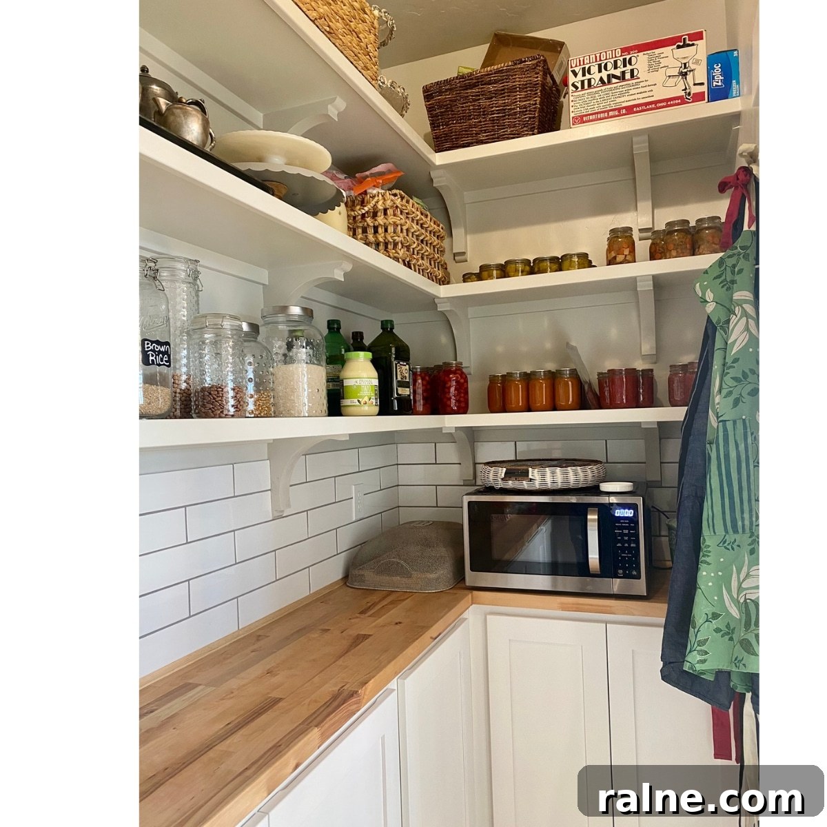 Create a Farmhouse Pantry You’ll Love: Stylish Storage Ideas 5 farmhouse pantry