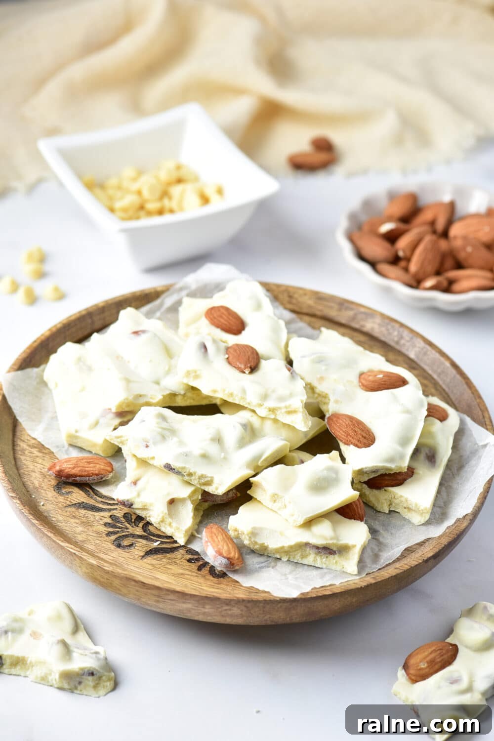 White Chocolate Almond Bark Recipe — Quick No-Bake Treat 11 img 20646 10