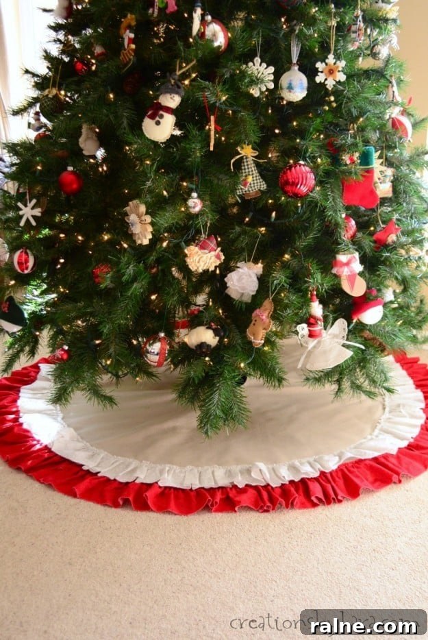 Easy to sew tree skirt made from canvas drop cloth- so pretty!