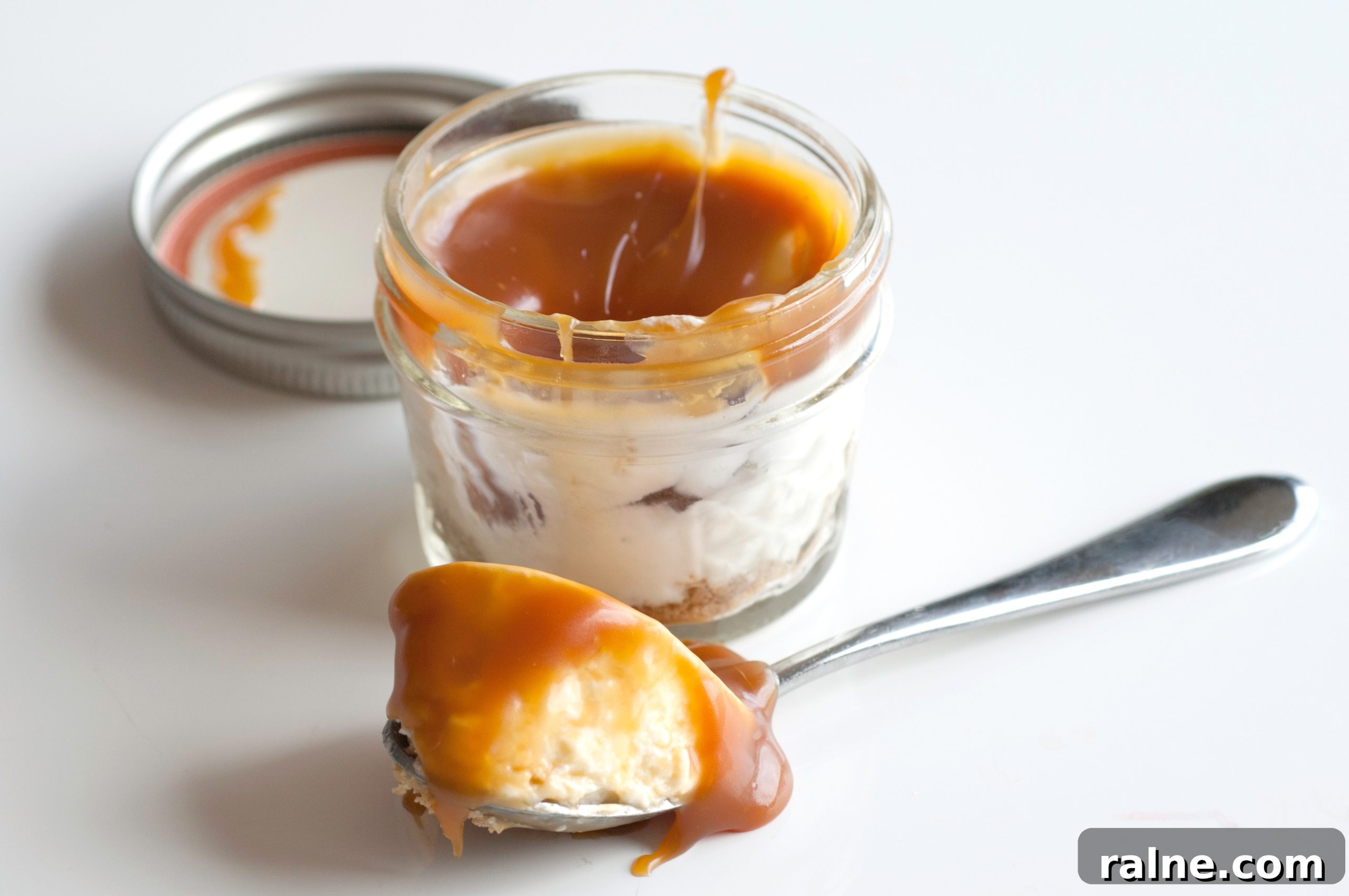 25+ Mason Jar Recipes for Quick Meals & Snacks 13 Mason Jar Salted Caramel Cheesecake | 25+ Mason Jar Eats