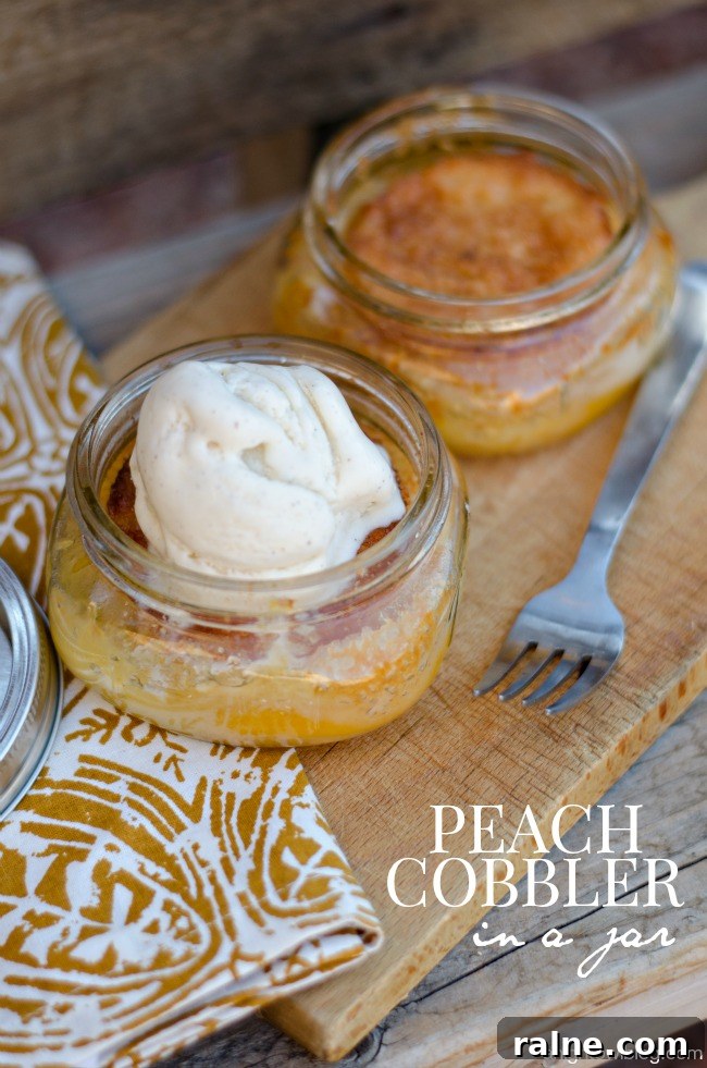 25+ Mason Jar Recipes for Quick Meals & Snacks 19 Easy peach cobbler jar | 25+ Mason Jar Eats