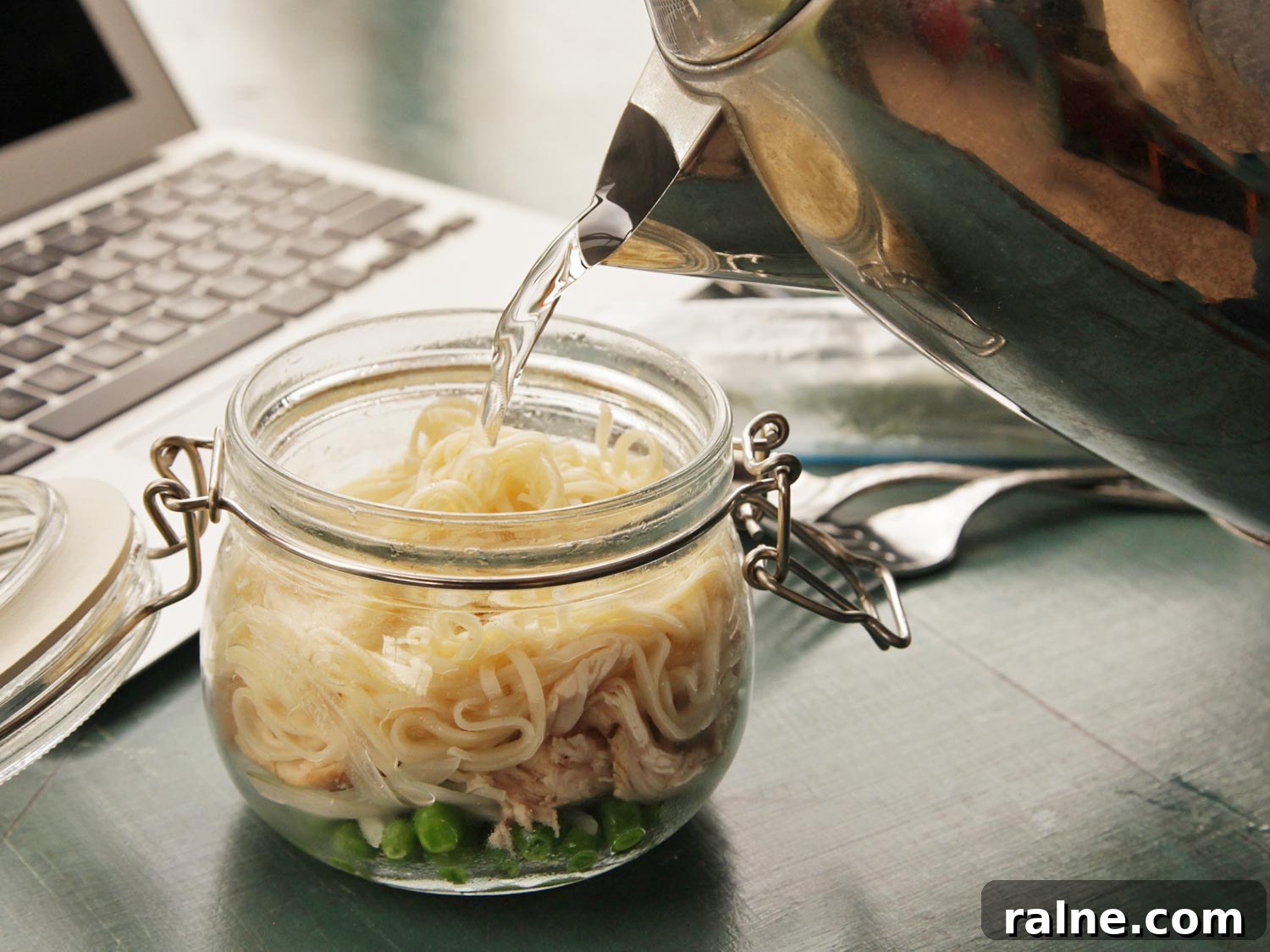 25+ Mason Jar Recipes for Quick Meals & Snacks 20 DIY Chicken and Dill Instant Noodles | 25+ Mason Jar Eats