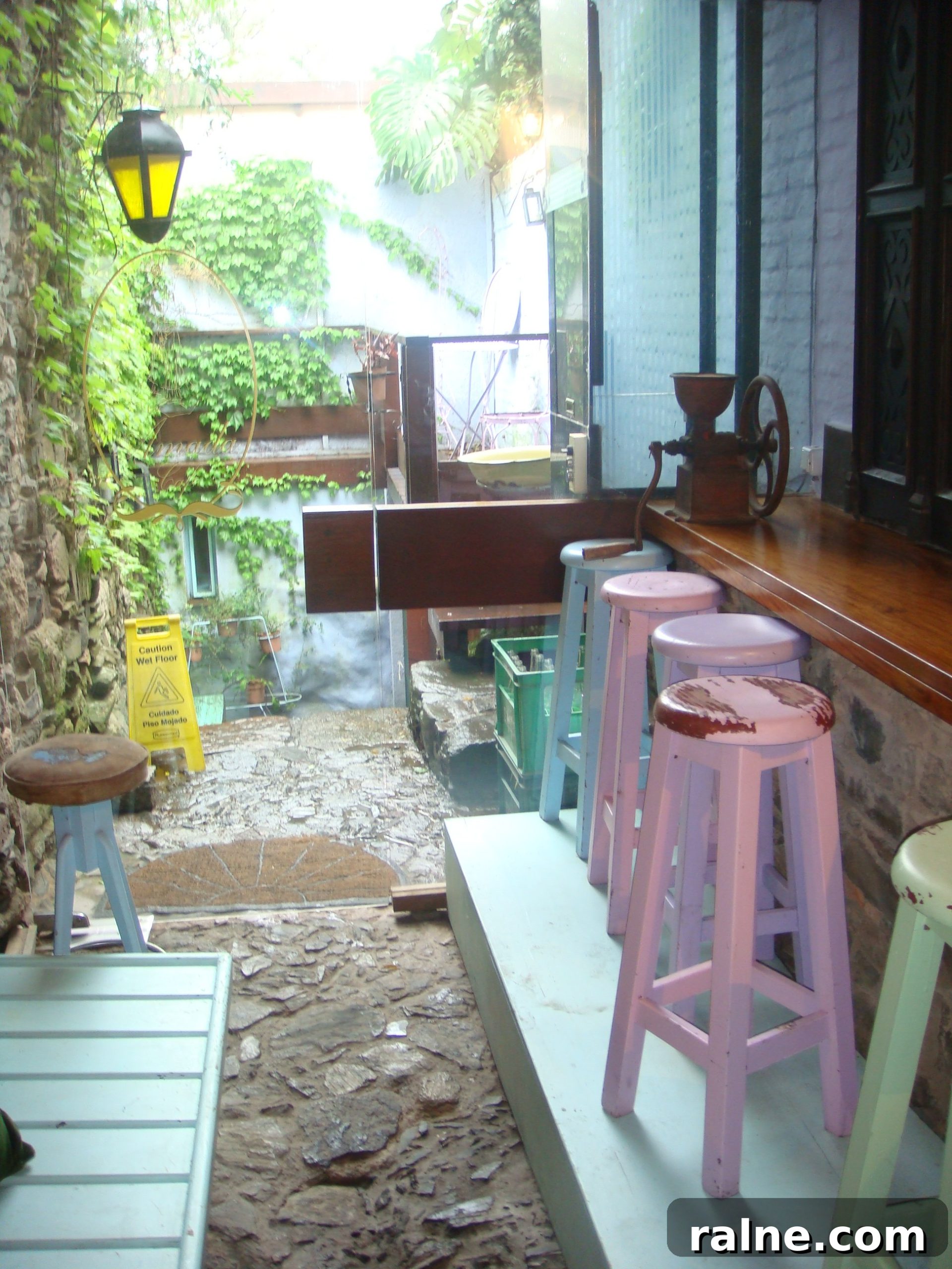 DSC05419 Café seating