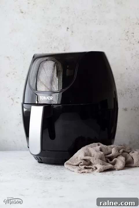 T17067 Tower Air Fryer Review: Real Results and Key Features 4 Front view of a Tower air fryer