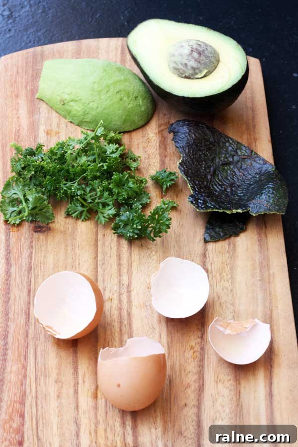 Poached Eggs with Avocado, Spinach and Crispy Quinoa Bowl 4 Ingredients for a breakfast of poached eggs with avocado, spinach & crispy quinoa