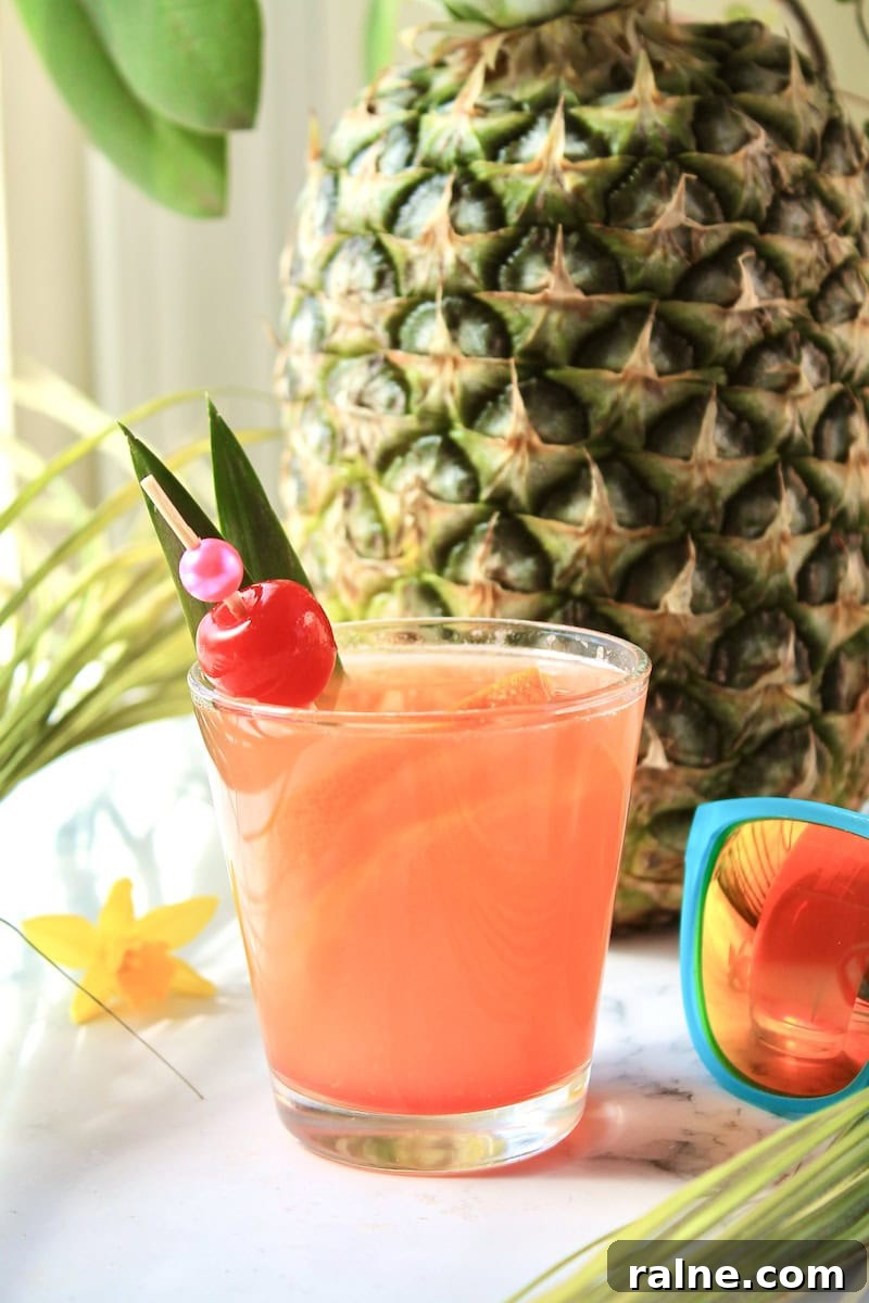 Pineapple Vodka Summer Cocktail: Tropical Fruity Drink Recipe 4 img 39727 3