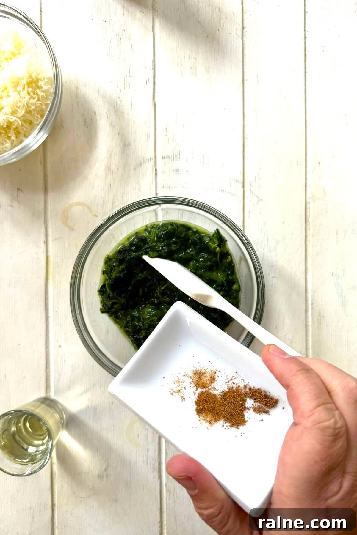 Oysters Rockefeller with Frozen Creamed Spinach: Quick Recipe 6 Combining creamed spinach, wine, and nutmeg for Rockefeller oysters.
