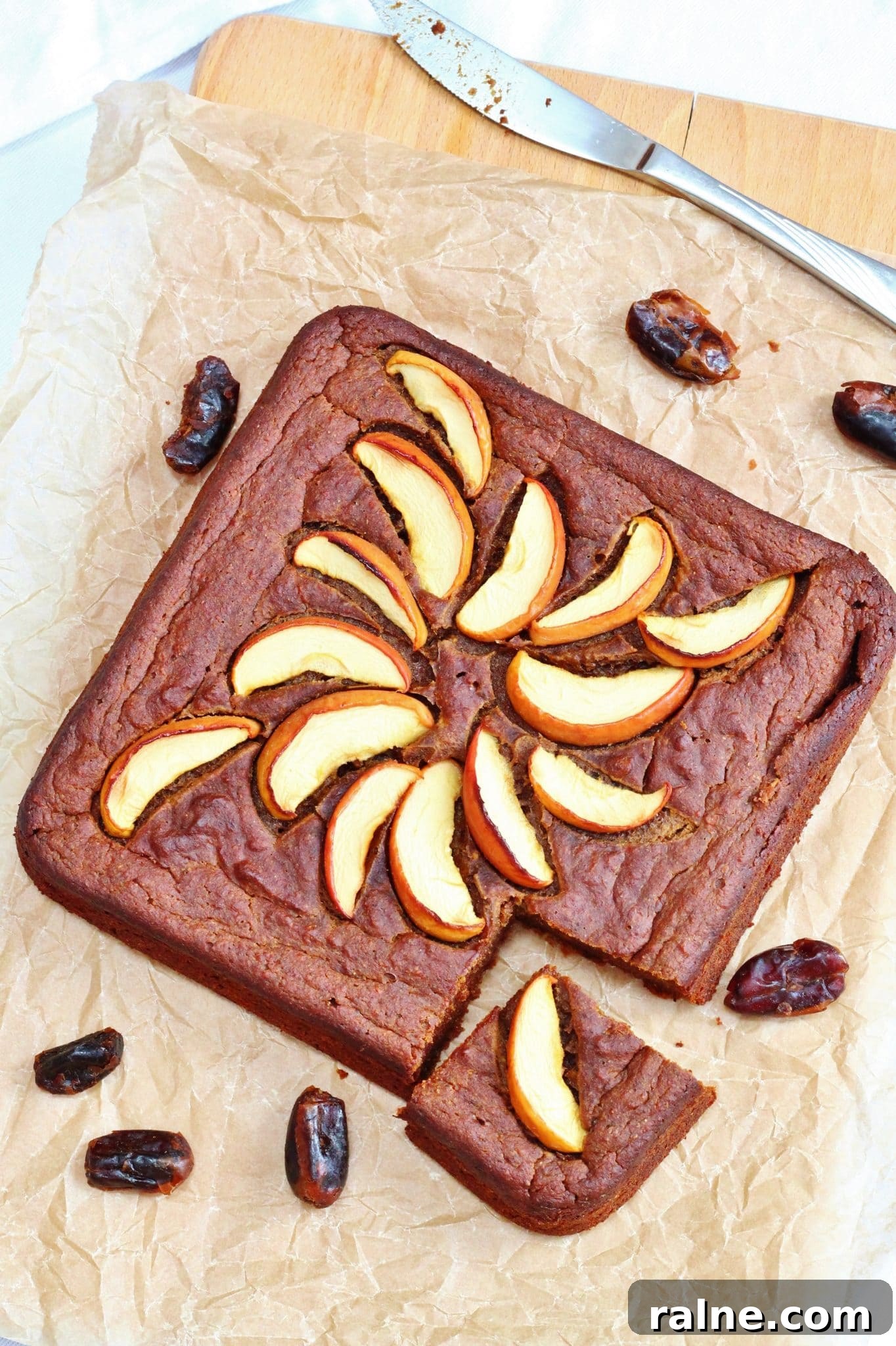 Sugar free sticky date and apple cake